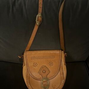 Elegant Tan Leather Crossbody Bag